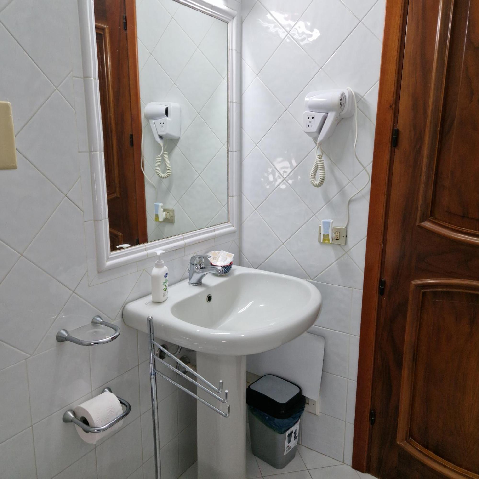 Rocksea Rooms 체팔루 외부 사진
